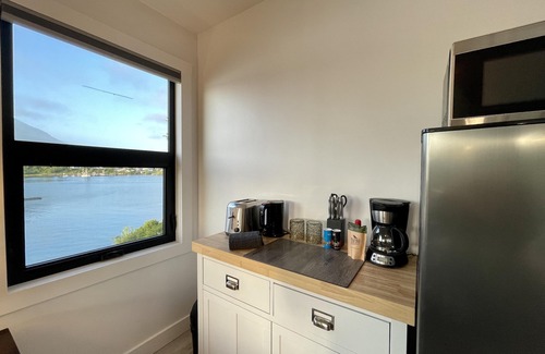 Ucluelet Hotel | Private Oceanfront Room with hot tub & firepit - Shore Thing