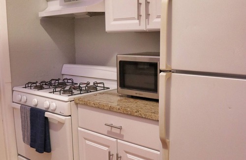 South Lamar House | Private Peaceful 4x4 House Near Downtown Austin