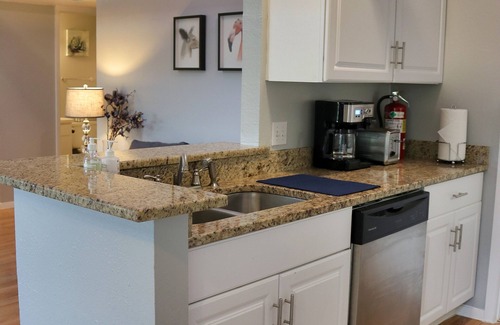 South Lamar House | Private Peaceful 4x4 House Near Downtown Austin