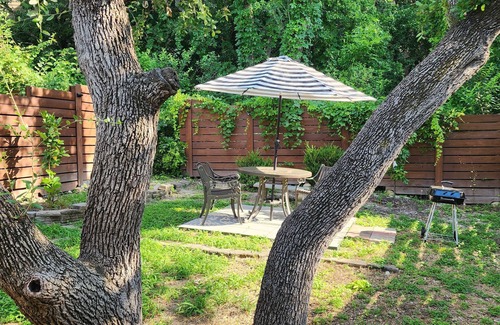 South Lamar House | Private Peaceful 4x4 House Near Downtown Austin