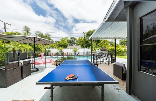 Anaheim Colony Historic District House | Private Pool Home- Near Disney - Fun Home