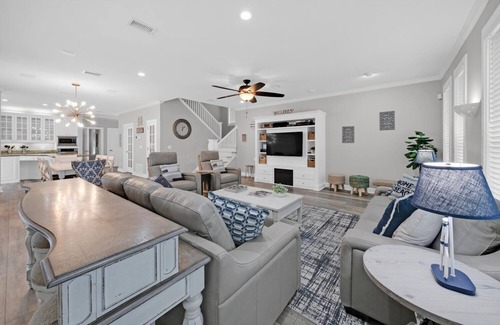 Crystal Beach House | Private Pool 🏊 Walk to Beach 🏖️ Family Tides 🏝️