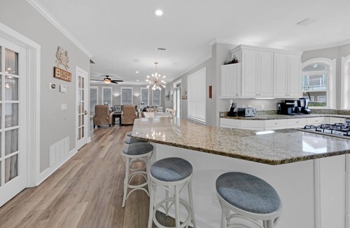 Crystal Beach House | Private Pool 🏊 Walk to Beach 🏖️ Family Tides 🏝️