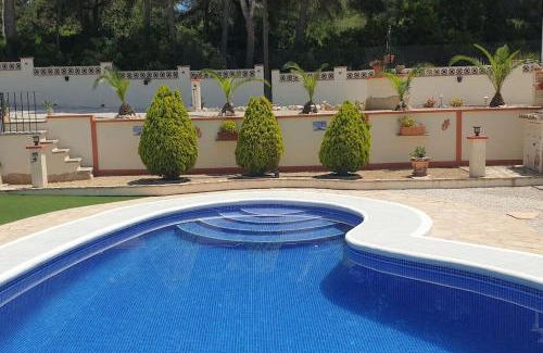 Urbanitzacio la Fustera House | Private/separate floor apartment in a villa near beach