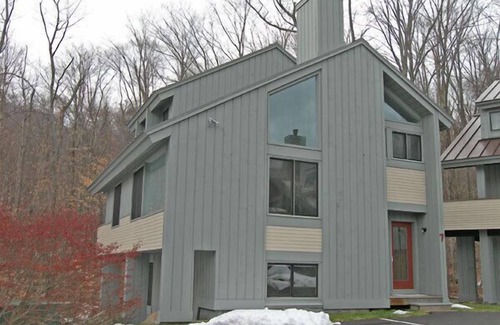 Lincoln House | Private, stand-alone, updated unit, abuts woods, pet-friendly. C0007 by LRS