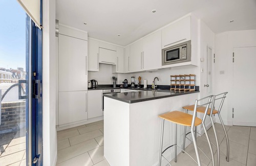 Fitzrovia Apartment | π Private Terrace | ποΈ Penthouse | π Private Lift | βοΈ A/C | ποΈ Sleeps 6