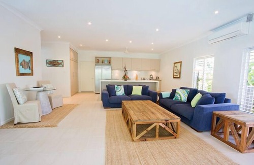 Port Douglas Villa | Private,tranquil, secure and 3 minute flat walk to Four Mile beach