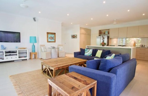 Port Douglas Villa | Private,tranquil, secure and 3 minute flat walk to Four Mile beach