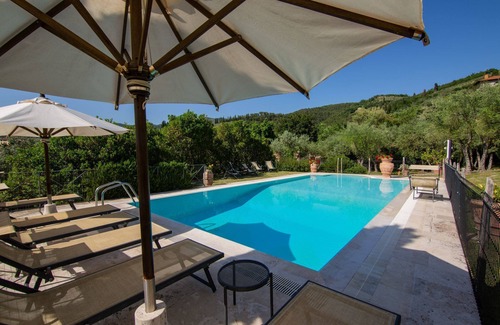 Castiglion Fiorentino Villa | Private Villa with private pool, WIFI, A/C, TV, terrace, pets allowed, parking, close to Arezzo