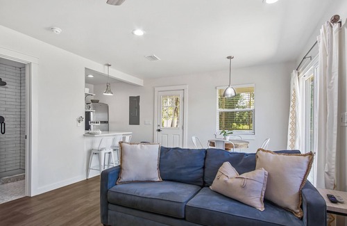Drummond And Ware Cottage | Private - Waterfront Cottage - Panama City, FL