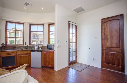 Pinnacle Peak House | Private with Mountain Views and City Lights