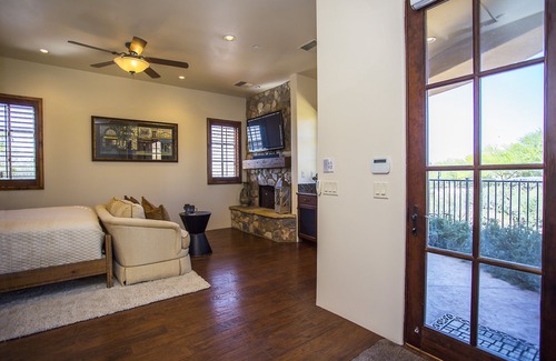 Pinnacle Peak House | Private with Mountain Views and City Lights