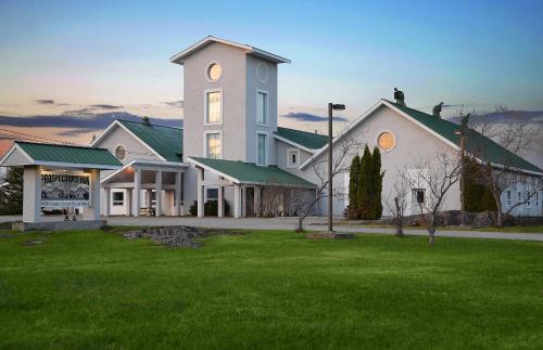 Timiskaming District Hotel | Prospectors Inn