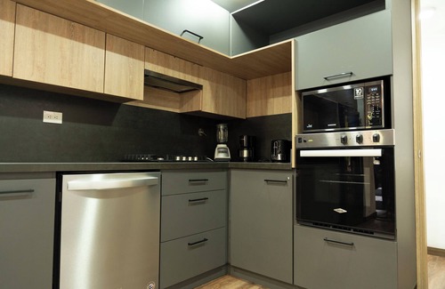 Zona Rosa Apartment | Provenza, Parque Lleras 2 bed apt. WiFi, AC