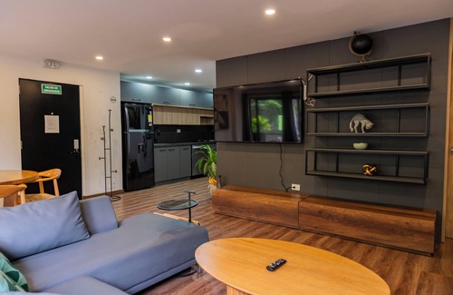 Zona Rosa Apartment | Provenza, Parque Lleras 2 bed apt. WiFi, AC