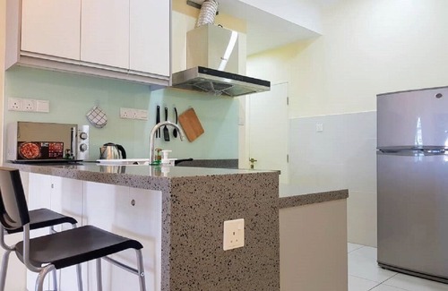 Bandar Puchong Jaya Apartment | Puchong Skypod 10 Pax IOI Mall Cozy Apartment