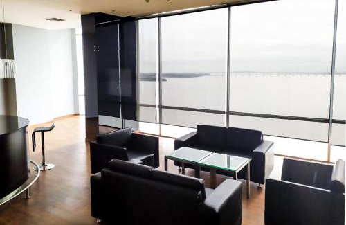 Las Penas Apartment | Puerto Santa Ana, Suite con vista al Rio