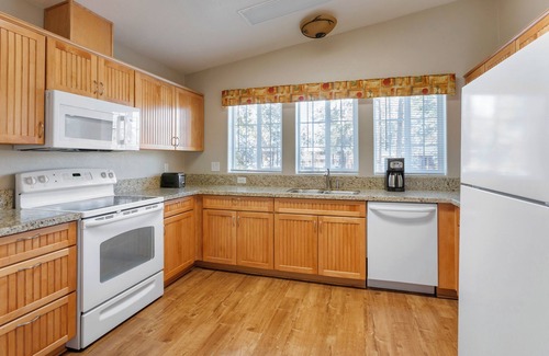 Pinetop Hotel | PVC at The Roundhouse Resort