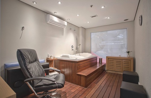 Batel Hotel | QOYA Hotel Curitiba, Curio Collection by Hilton