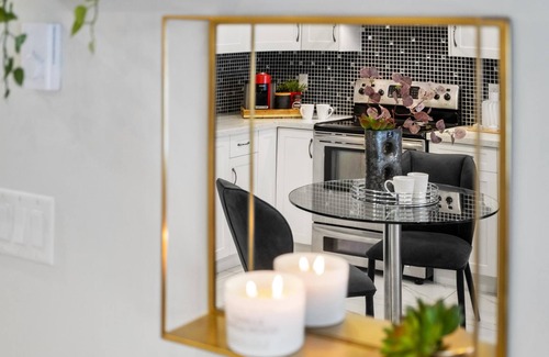 Willoughby House | Quaint 2 Bedrooms and Sofa Bed Suite