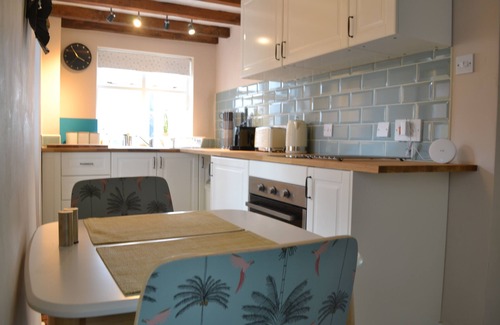 Wrenbury Cottage | Quaint cottage on the village green