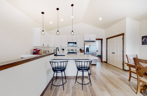 Bozeman House | Quaint country home with mountain view, fireplace, balcony, & washer/dryer