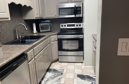 Hoover Condo | Quaint, Quiet, and Comfortable Home Away From Home