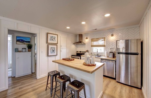 Avon Cottage | Quaint Waterfront Cottage. Quick walk to the beach