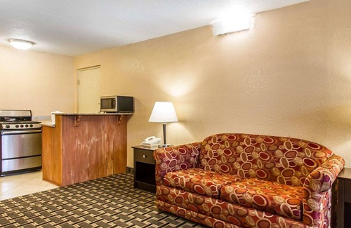 Ada Hotel | Quality Inn Ada near University
