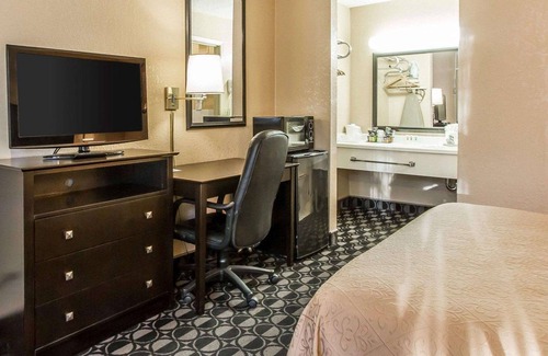Ada Hotel | Quality Inn Ada near University