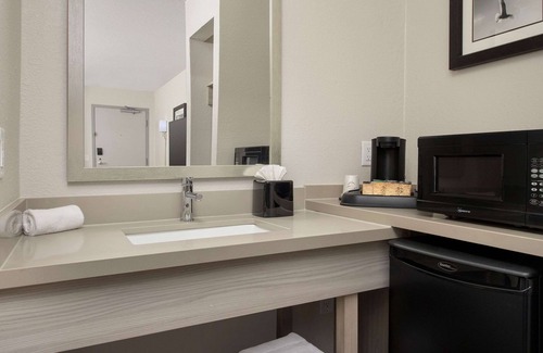 Atlantic Beach Hotel | Quality Inn Atlantic Beach - Mayo Clinic Jax Area