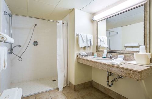 Gold Rock Hotel | Quality Inn Battleboro