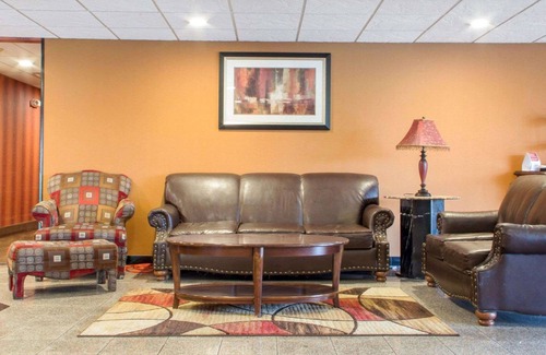 Broken Arrow Hotel | Quality Inn Broken Arrow - Tulsa