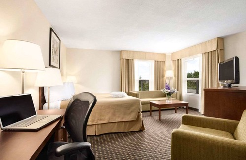 North Bay Hotel | Quality Inn