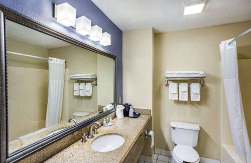 Tad Hotel | Quality Inn Charleston South