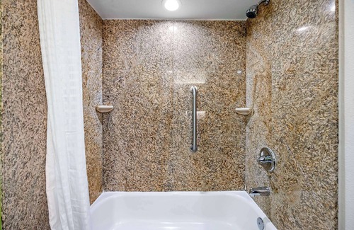 Clarksville Hotel | Quality Inn Clarksville - Exit 11
