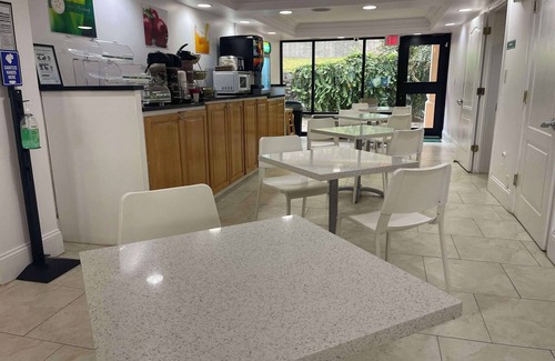 Dalton Hotel | Quality Inn Dalton Central