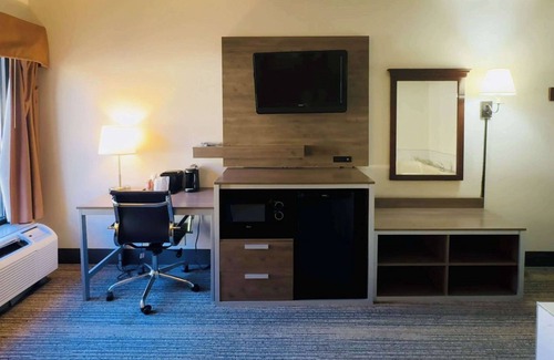 Danville Hotel | Quality Inn Danville - University Area