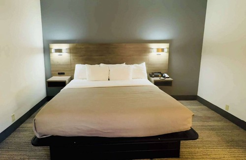 Danville Hotel | Quality Inn Danville - University Area