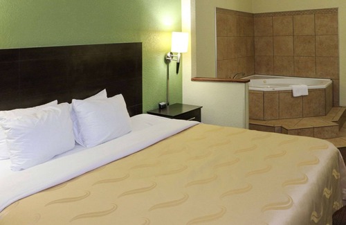 Evansville Hotel | Quality Inn East