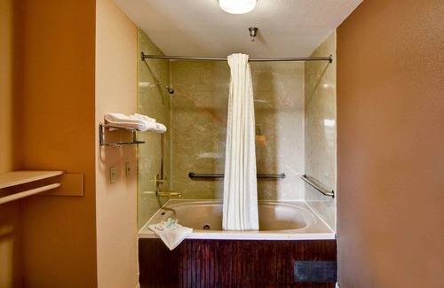 Forest Hill Hotel | Quality Inn Forest Hill - Fort Worth South