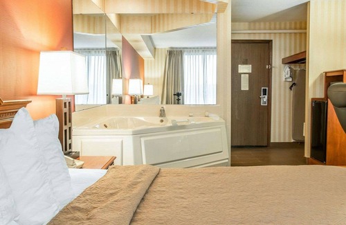 Gaylord Hotel | Quality Inn Gaylord
