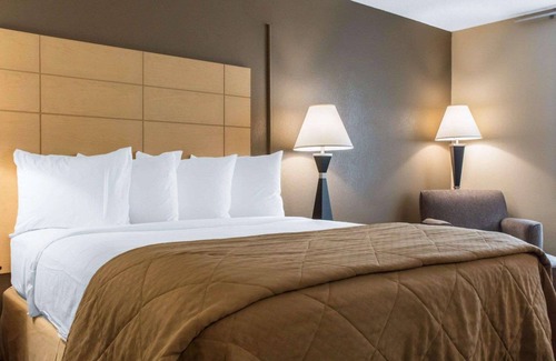 Geneseo Hotel | Quality Inn Geneseo