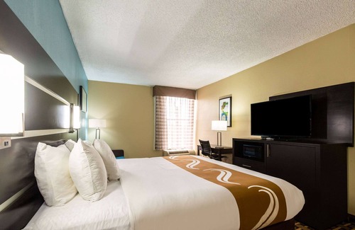 North Shore Hotel | Quality Inn Houston East I-10