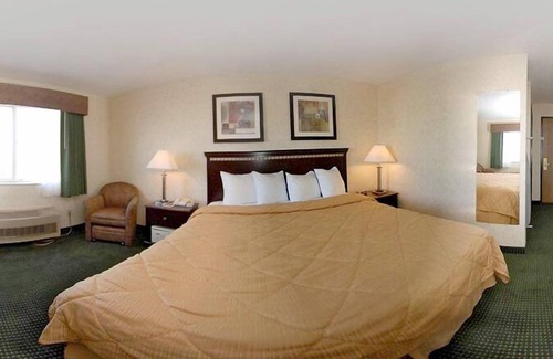 Coon Rapids Hotel | Quality Inn near Northtown Mall & National Sports Center
