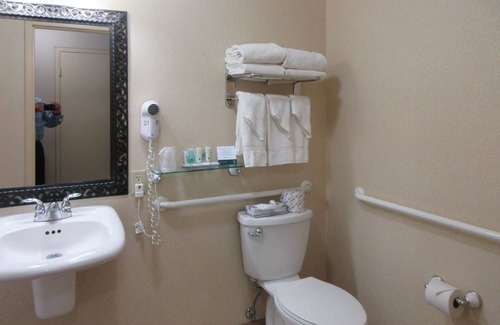 Oneonta Hotel | Quality Inn Oneonta Cooperstown Area