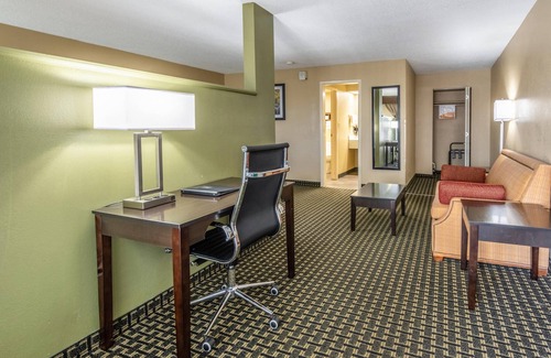 Perry Hotel | Quality Inn Perry - National Fairgrounds Area