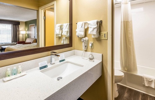 Perry Hotel | Quality Inn Perry - National Fairgrounds Area