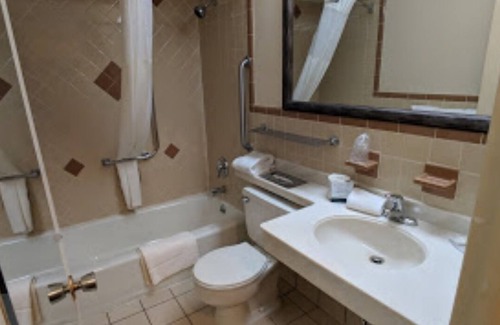 Oakdale Hotel | Quality Inn Pittsburgh Airport
