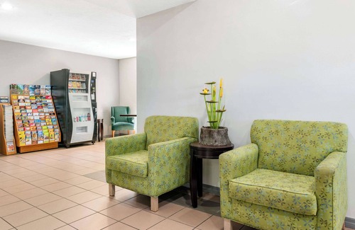 Indian Beach Sapphire Shores Hotel | Quality Inn Sarasota North Near Lido Key Beach